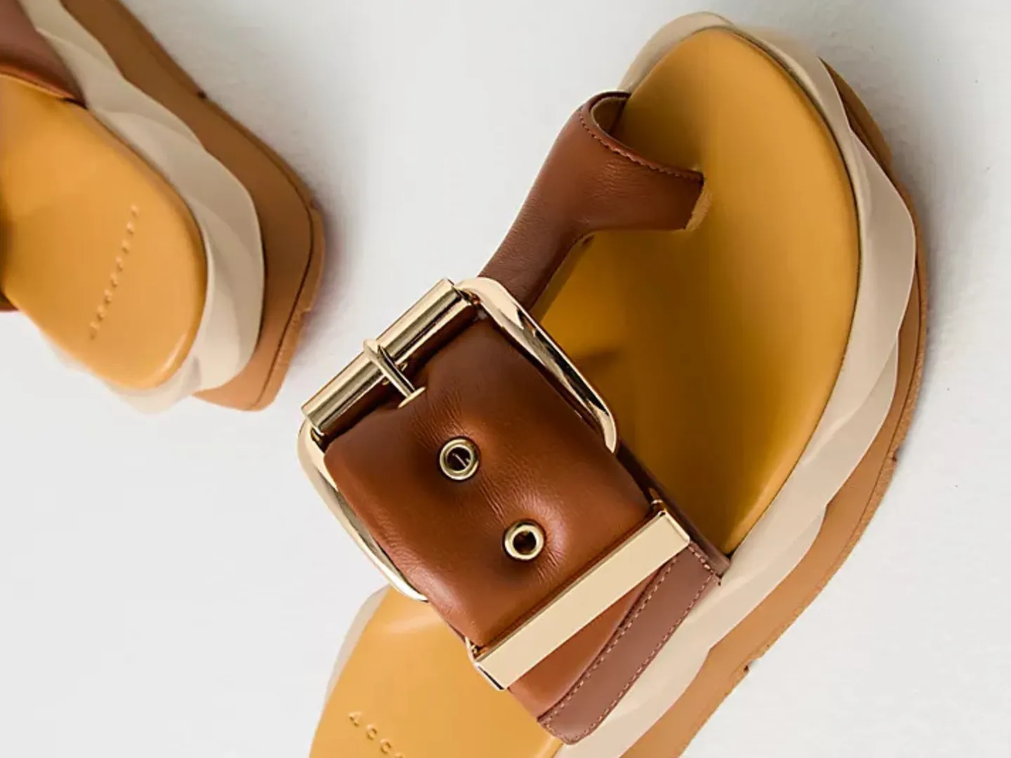 4CCCCEES: Mellow Glow in Brown