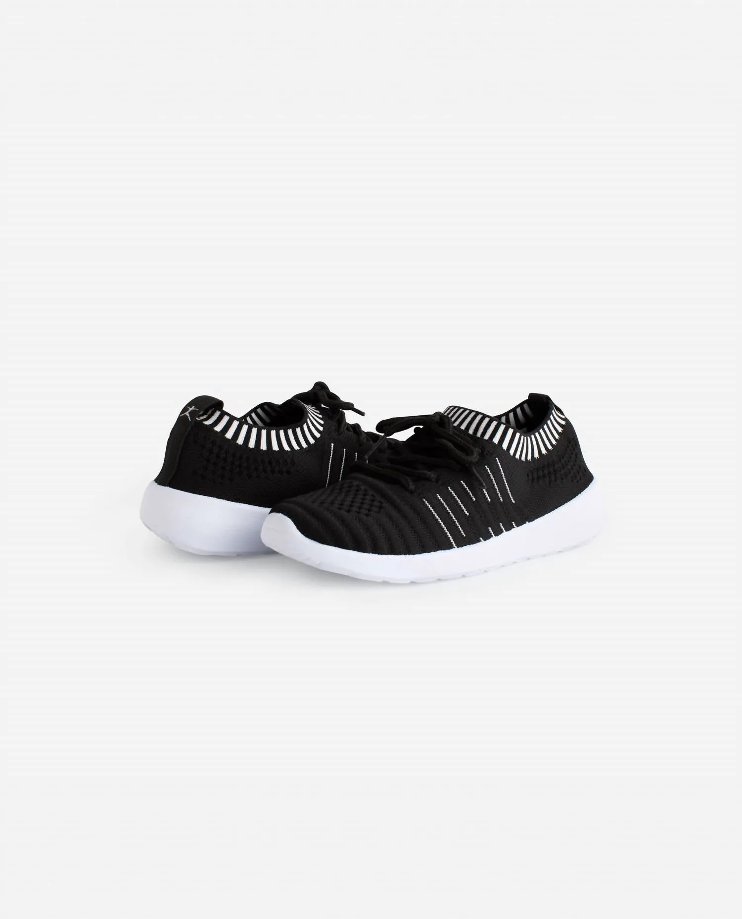 Girls Energy Lace Up Sneaker In Black