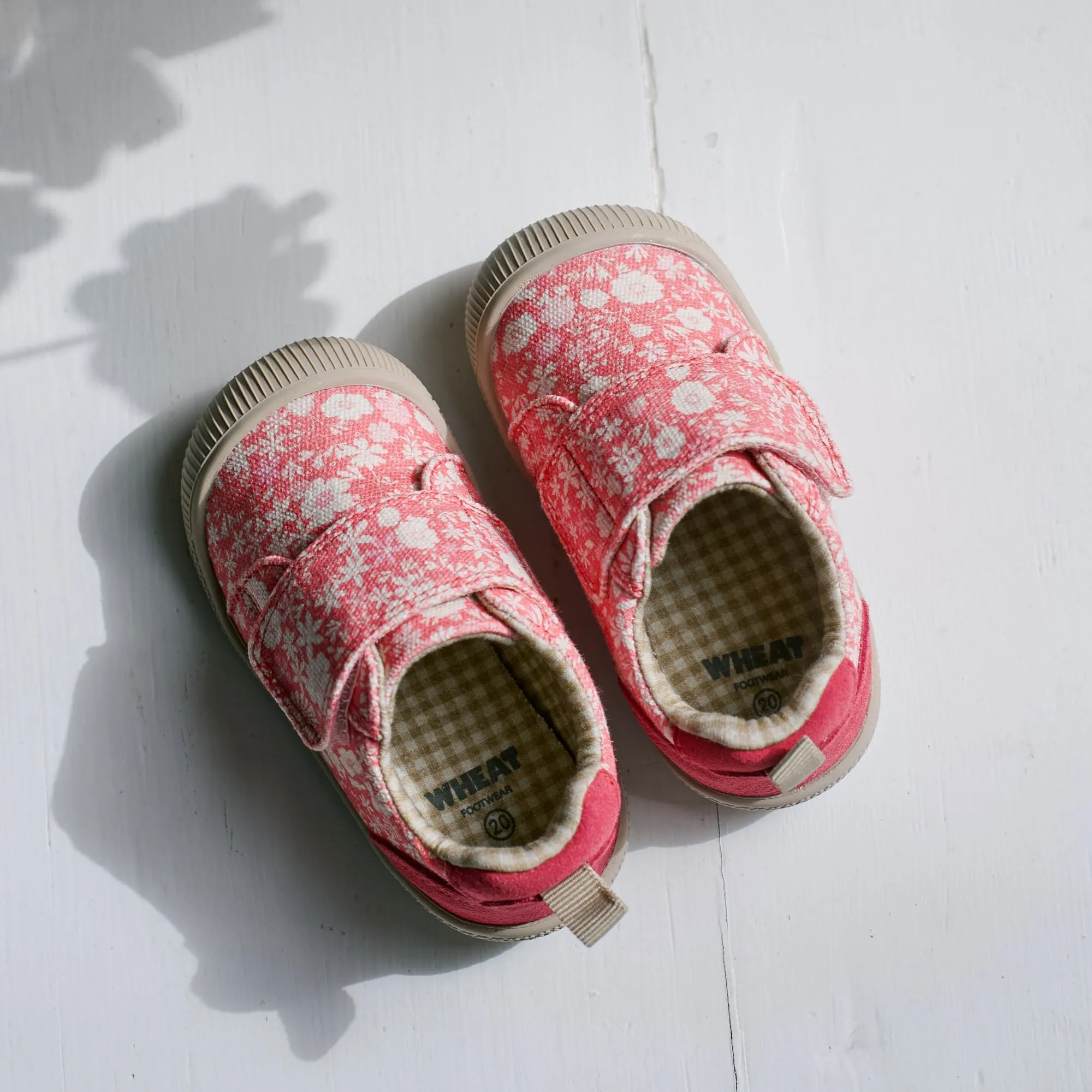 Prewalker Kei - coral flowers