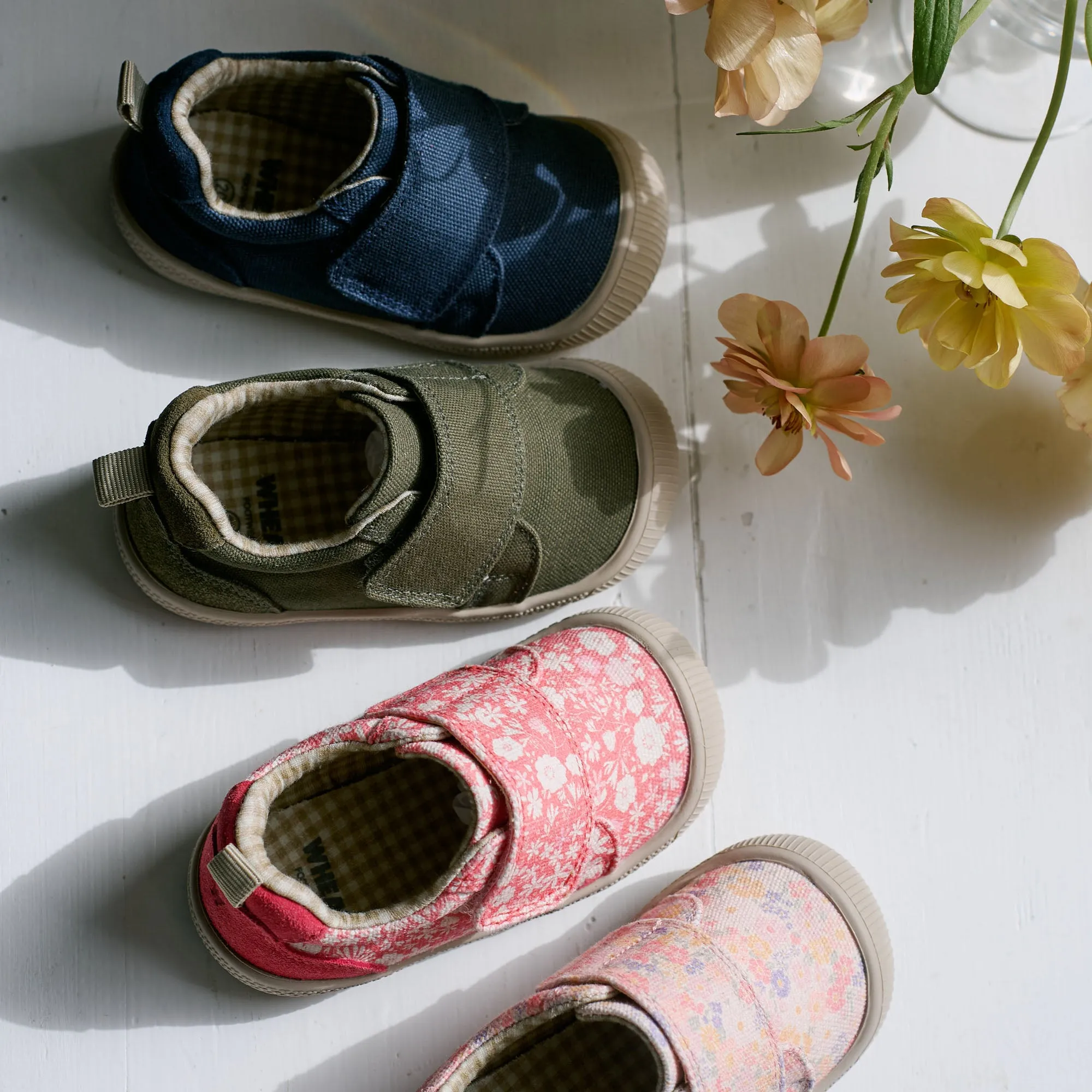 Prewalker Kei - coral flowers